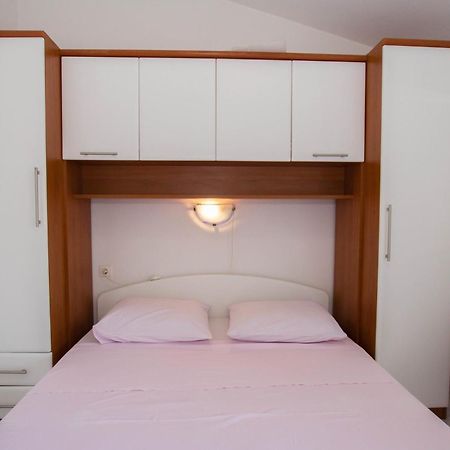Apartments Bartul Sućuraj Szoba fotó